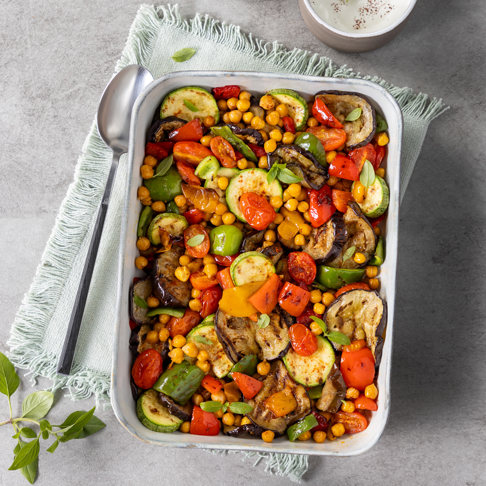 Ψητά λαχανικά στον φούρνο με ρεβίθια και ντοματίνια