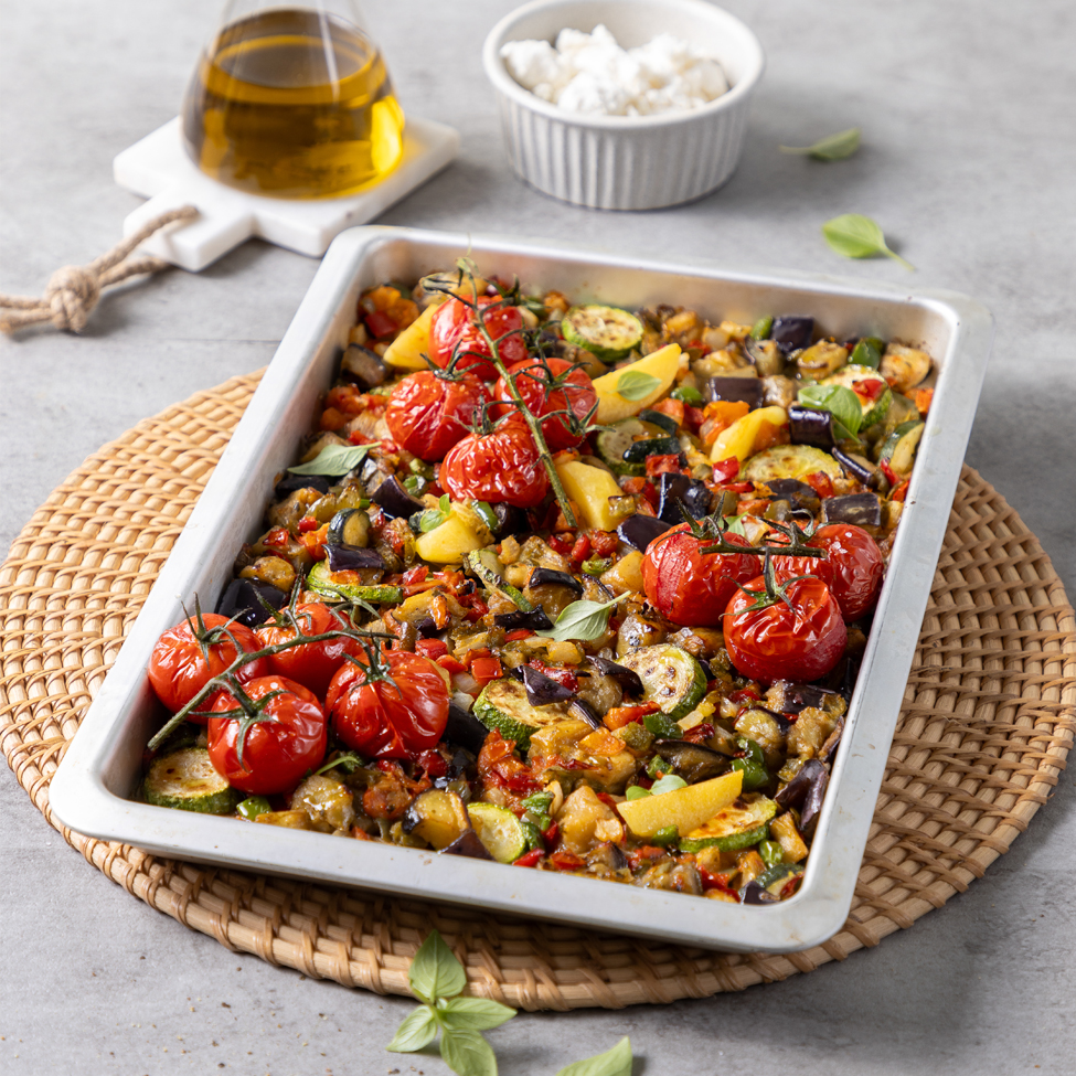 Μπριάμ στον φούρνο με ψητά τσαμπιά ντοματίνια και ξυνομηζήθρα