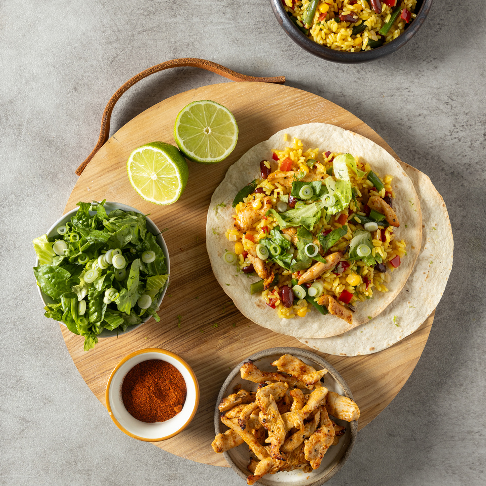 Fajitas με ρύζι κίτρινο Mexicana και strips κοτόπουλου