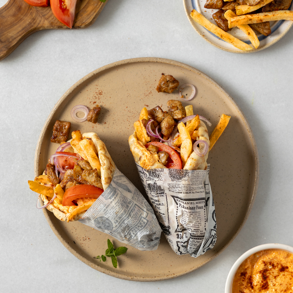 Τυλιχτό με φυτικό γύρο και πικάντικη σως πιπεριάς