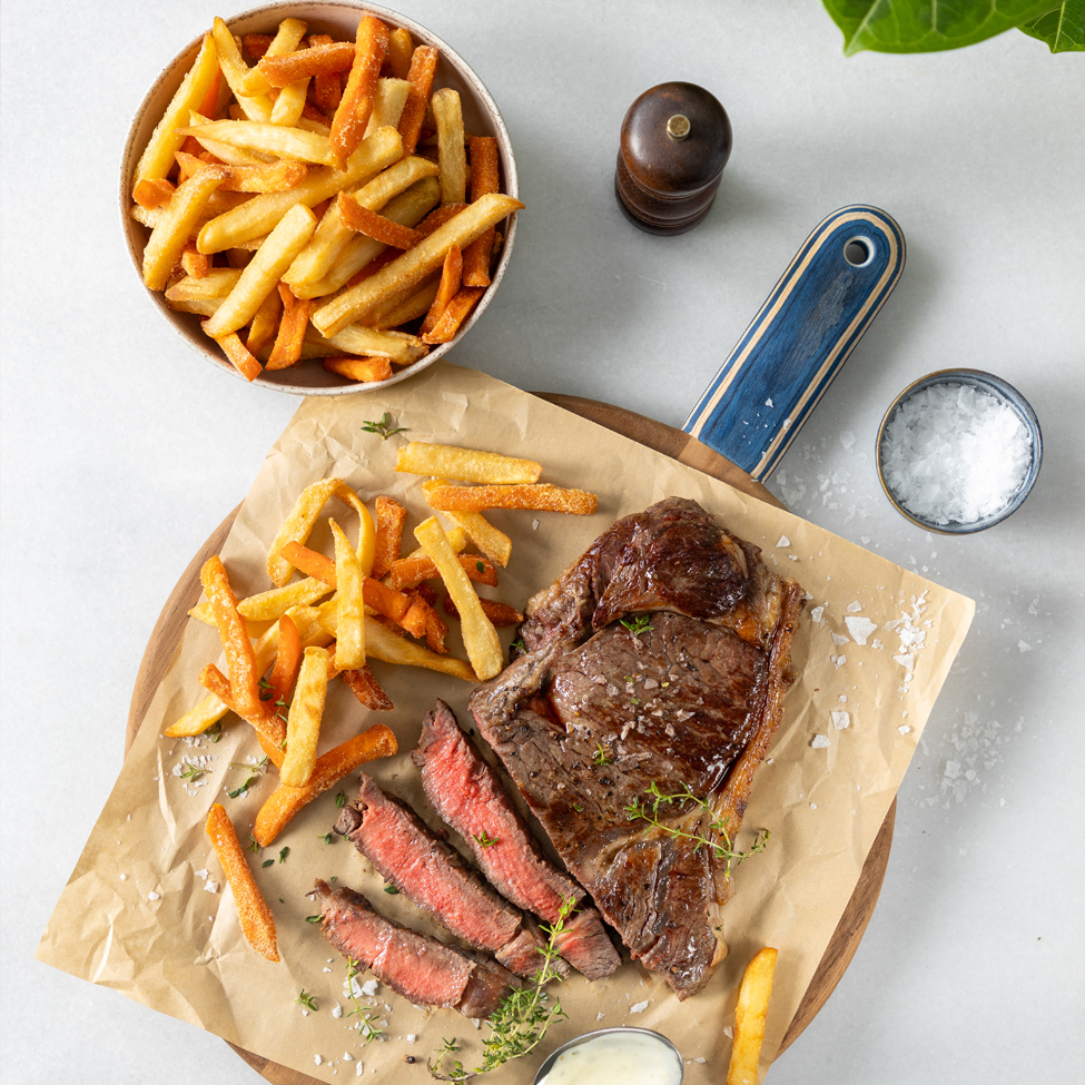 Rib eye με σως béarnaise και τραγανές δίχρωμες γλυκοπατάτες