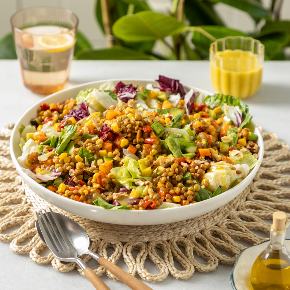 Σαλάτα ζεστή-κρύα με φακές με λαχανικά και βινεγκρέτ εσπεριδοειδών