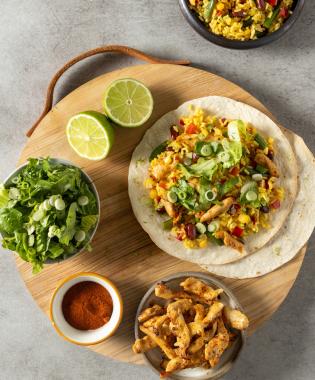 Fajitas με ρύζι κίτρινο Mexicana και strips κοτόπουλου