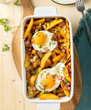 Πρωινό με πατάτες country, αβγά και μπέικον